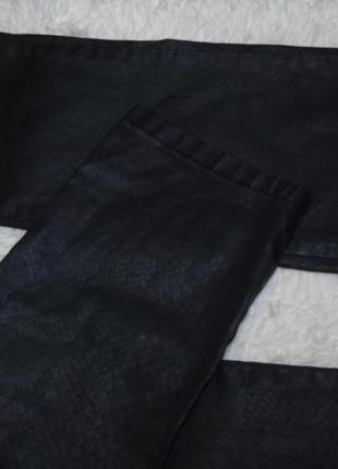 Черные брюки джинсы с пропиткой под кожу5 фото