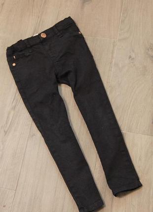 Классические черные джинсы на 5 лет