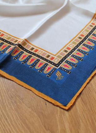 Изящный небольшой шелковый платок в минималистическом стиле2 фото