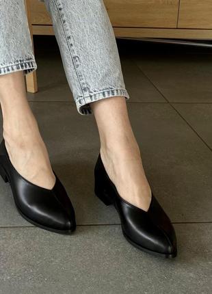 Балетки жіночі з гострим носком чорні woman's heel на низькому ходу