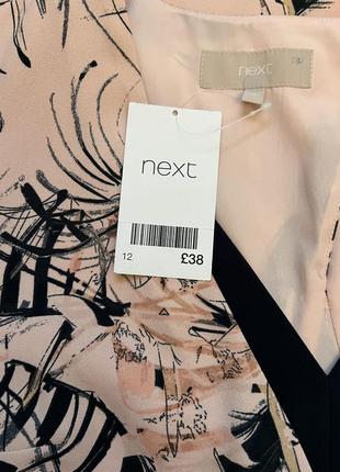 Очень красивое и стильное брендовое платье в цветах.