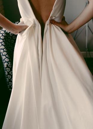 Атласное свадебное платье6 фото