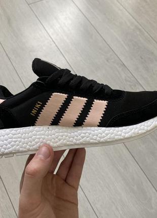 Стильні, замшеві, текстильні, чорні кросівки adidas iniki runner boost black pink1 фото