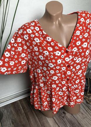 Укороченная блузка на пуговицах мелкие цветы3 фото