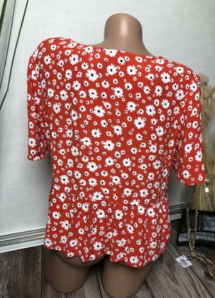 Укороченная блузка на пуговицах мелкие цветы7 фото