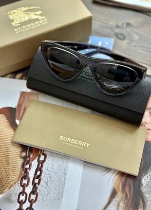 Солнцезащитные очки  burberry