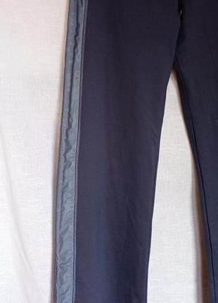 Широкие спортивные брюки по типу "палаццо" с лампасами3 фото