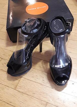 Женские черные кожаные лакированные босоножки