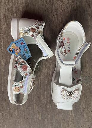 Новые детские босоножки