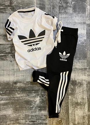 Стильный спортивный костюм adidas двойка 
туречковая футболка +спортивные штаны