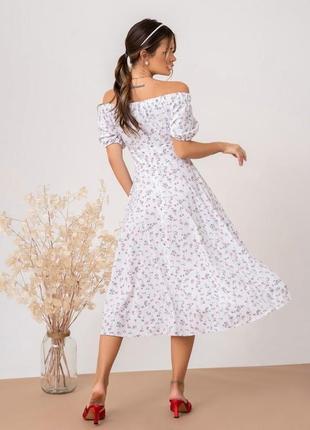Белое цветочное платье с открытыми плечами4 фото