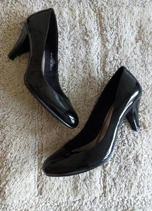 Новые кожаные черные  туфли лодочки лак кожа от m&s4 фото