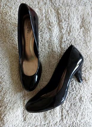 Новые кожаные черные  туфли лодочки лак кожа от m&s10 фото
