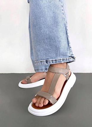 Шкіряні босоніжки