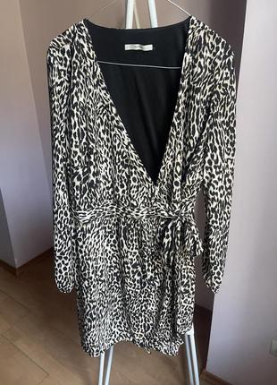 Платье леопардовое на запах1 фото