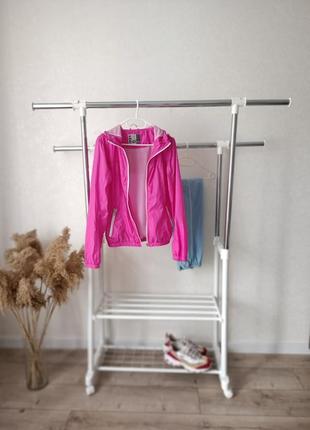 Ветровка яркая розовая