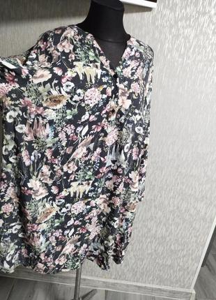 Платье свободного кроя в цветочный принт5 фото