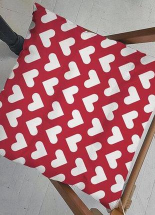 Подушка на стул с завязками сердечки на красном фоне 40х40х4 см (pz_23f011)