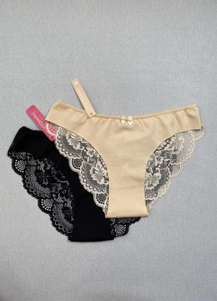 Пара трусиків з мереживом з мікрофібри