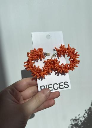 Яскраві сережки pieces asos6 фото