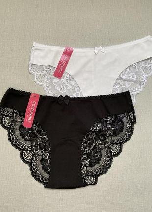 Пара трусиків з мереживом