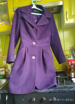 Красивое сиреневое пальтишко