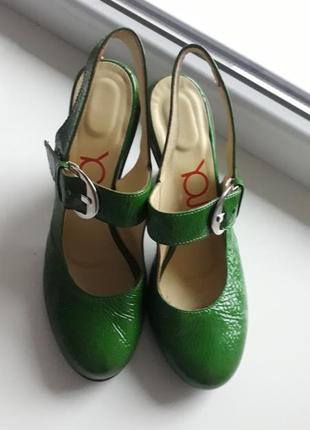 Літні шкіряні зелені лаковані туфлі з відкритою п'яткою you by crocs