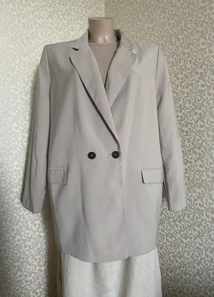 Актуальний бежевий жакет ,блейзер clockhouse