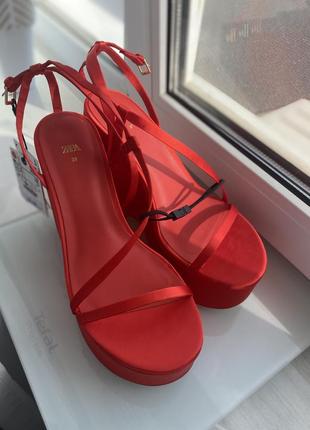 Босоніжки zara нові
