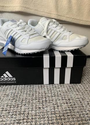 Кроссовки adidas оригинал является бирка