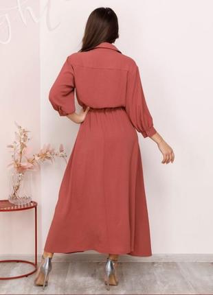 Темно-розовое длинное платье-рубашка на пуговицах3 фото