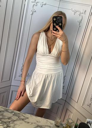 Неймовірно гарна 😻 біла сукня
