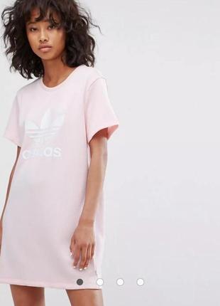 Светло-розовое платье-футболка с логотипом-трилистником adidas originals1 фото