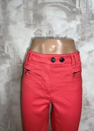 Красные брюки5 фото