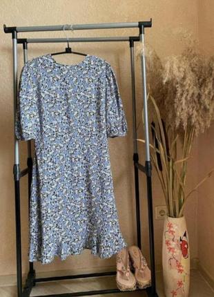 Нежное платье в цветочный принт