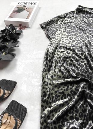 Cтильное базовое велюровое платье-футляр трендовым леопардовым принтом