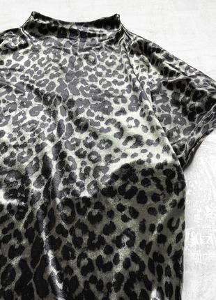 Cтильна базова велюрова сукня-футляр трендовим леопардовим принтом3 фото