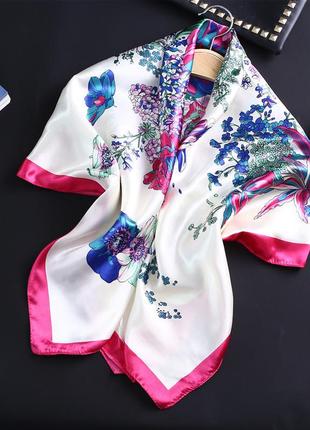 Жіноча хустка атласна шовк біла з рожево-синіми квітами 90*90 см