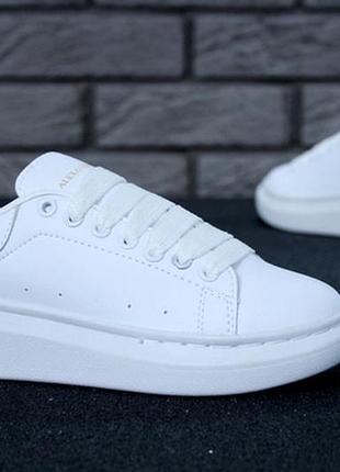 Жіночі шкіряні білі кросівки alexander mcqueen full white. маквин осінні, демісезонні2 фото