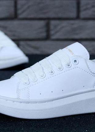 Жіночі шкіряні білі кросівки alexander mcqueen full white. маквин осінні, демісезонні5 фото