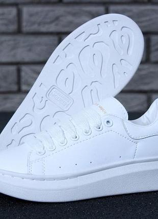 Жіночі шкіряні білі кросівки alexander mcqueen full white. маквин осінні, демісезонні6 фото