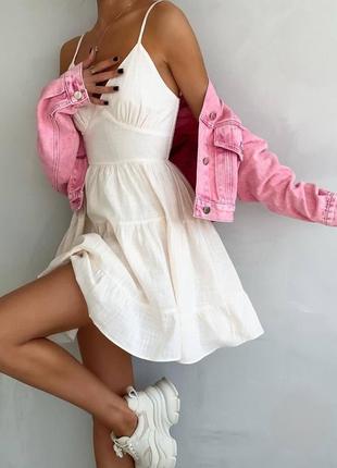 Платье женское короткое мини легкое летнее белое розовое льняное базовое на бретелях сарафан женский льняной легкий на лето белый розовый1 фото