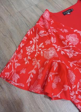 Платье платья красного цвета с белым узором2 фото