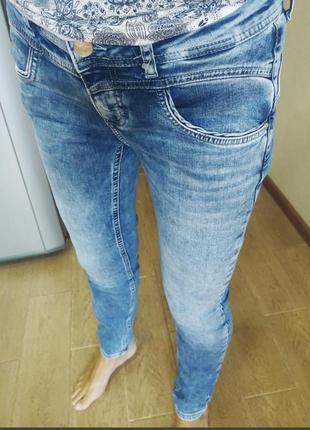 Джинсы бренд denim бёдра 90см