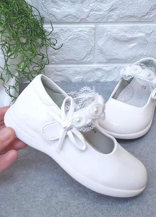 Белые нарядные туфли для девочки
