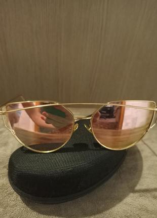 Солнцезащитные очки розовые кошки в золотой оправе.1 фото