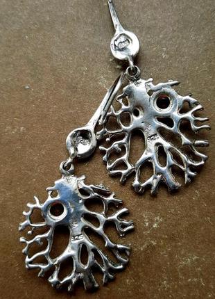 Дизайнерские эксклюзивные изысканные серебряные серьги серебро 925 дерево жизни с гранатом2 фото