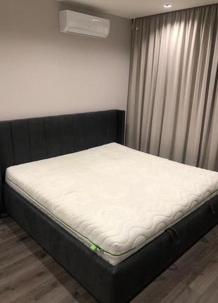 Кровать с матрасом. киев