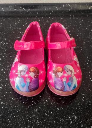 Туфельки для маленькой принцессы из серии frozen2 фото