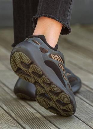 Мужские кроссовки adidas yeezy boost 700 v3 clay brown 40-41-42-43-44-457 фото